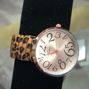 Leopard Band Round Face Watch